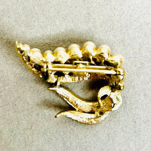 Vintage Gold Tone Mini Faux Pearl Swag Brooch - Picture 3 of 3